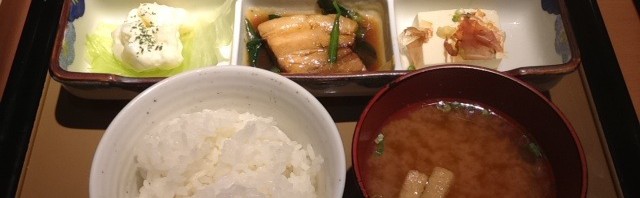 やよい軒の「彩定食」 680円