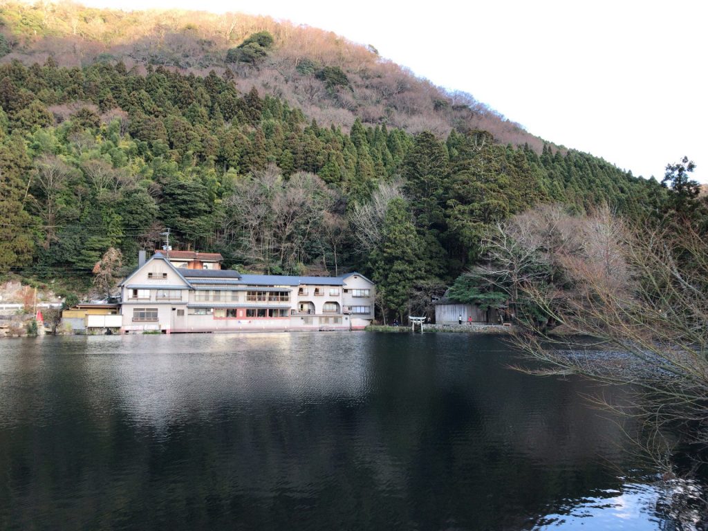 湯布院の温泉街と金鱗湖を散策