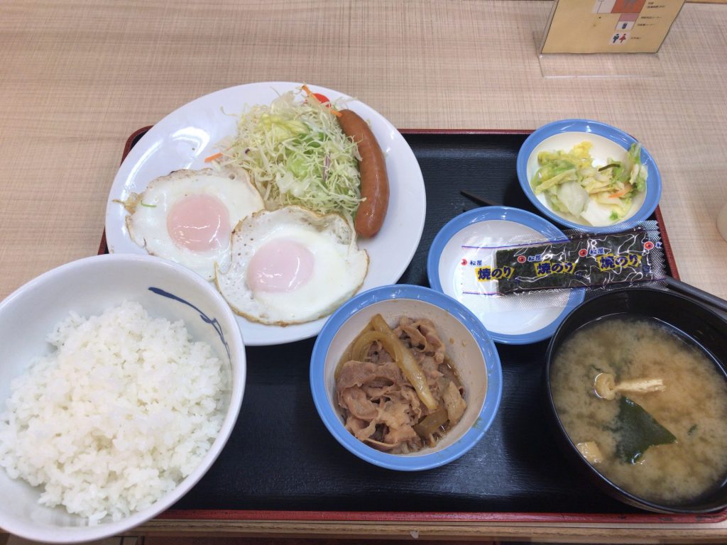 酒々井パーキングエリア下りの松屋でソーセージエッグW定食