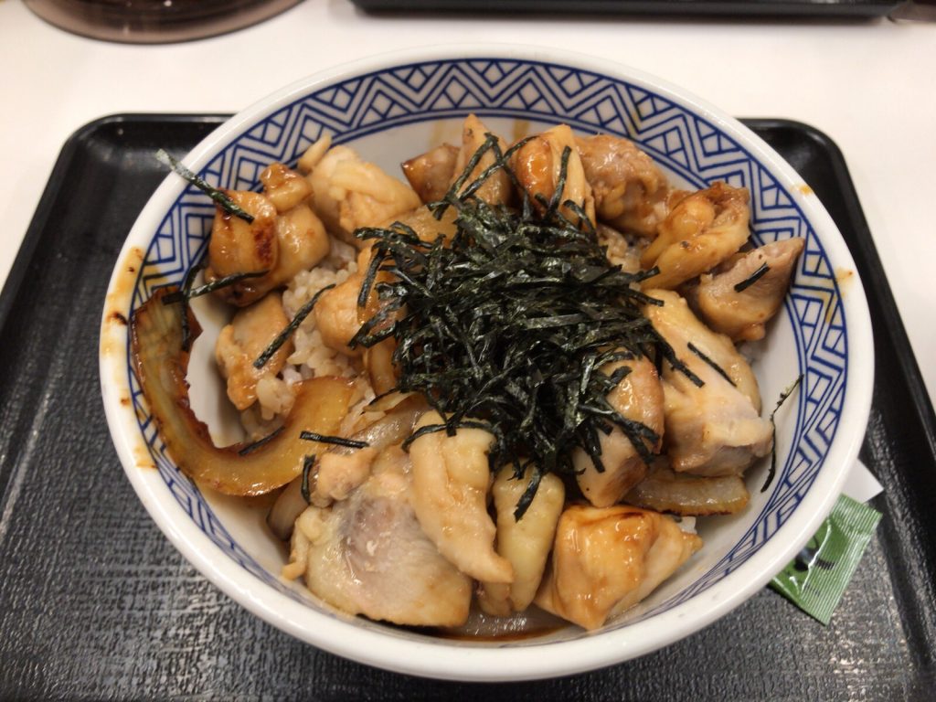 吉野家で鶏すき丼（並）