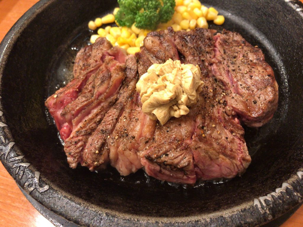 ステーキくにでアンガスステーキ300gサラダ&パンセット