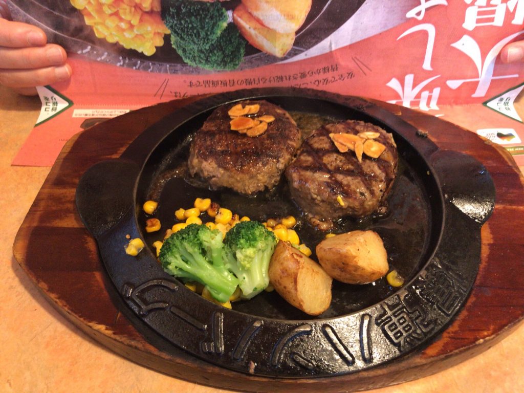 所沢市のフライングガーデンでもりもり黒チキン焼きランチとキングランチ