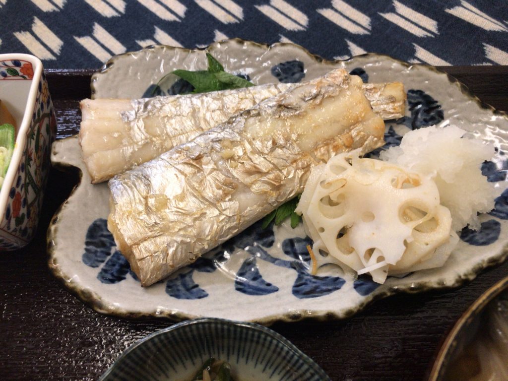 三鷹駅北口の「おふくわけ」で焼魚定食