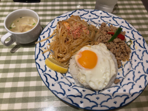サイアムオーキッド 週替わりメニュー ガパオ パッタイ